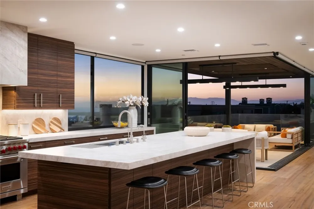232 6th Street Manhattan Beach, CA 90266