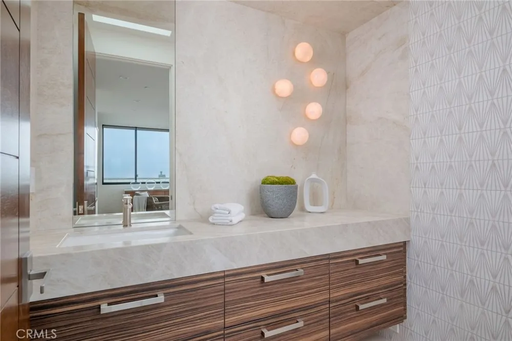 232 6th Street Manhattan Beach, CA 90266