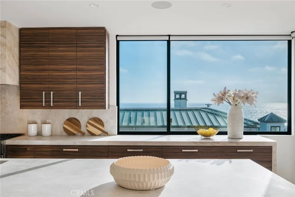 232 6th Street Manhattan Beach, CA 90266