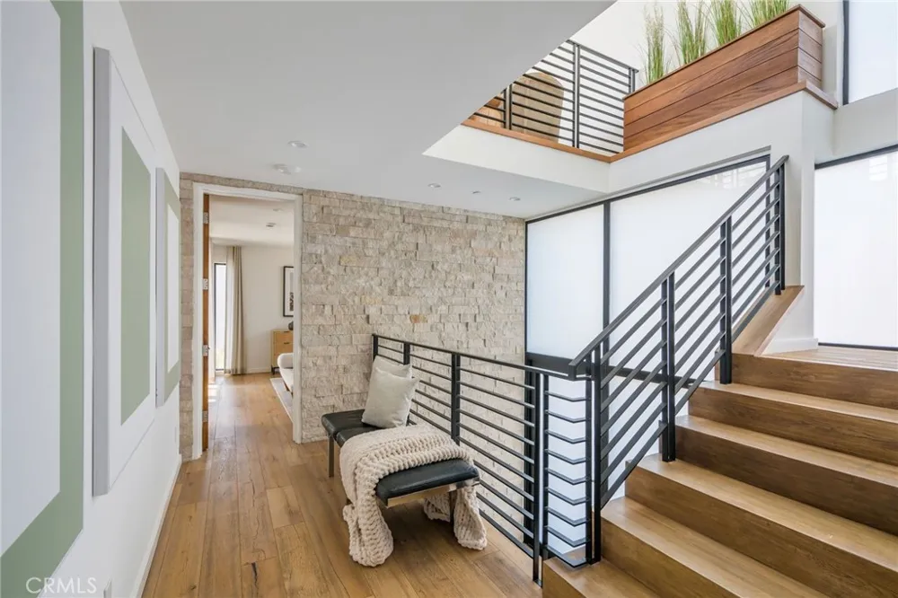 232 6th Street Manhattan Beach, CA 90266