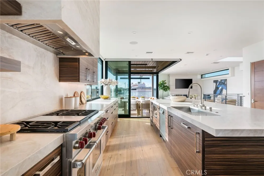 232 6th Street Manhattan Beach, CA 90266