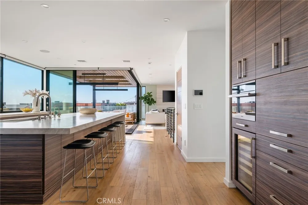 232 6th Street Manhattan Beach, CA 90266