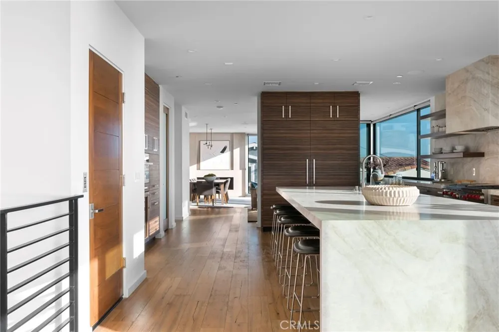 232 6th Street Manhattan Beach, CA 90266