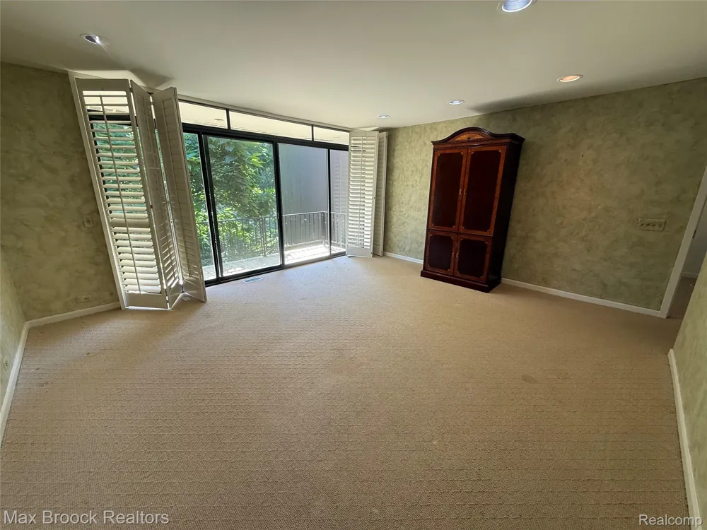 32690 Ravine Drive Franklin Village, MI 48025