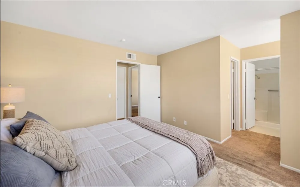 27618 Susan Beth Way Unit G Saugus, CA 91350