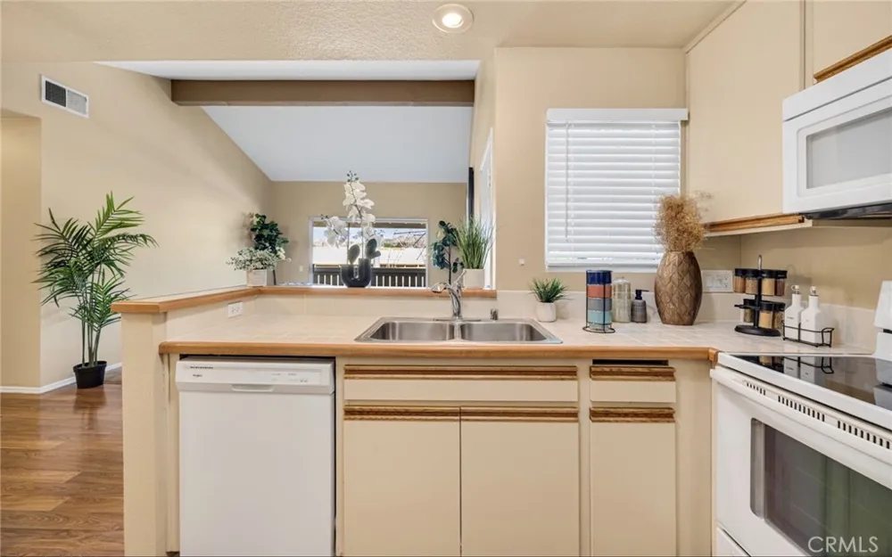 27618 Susan Beth Way Unit G Saugus, CA 91350