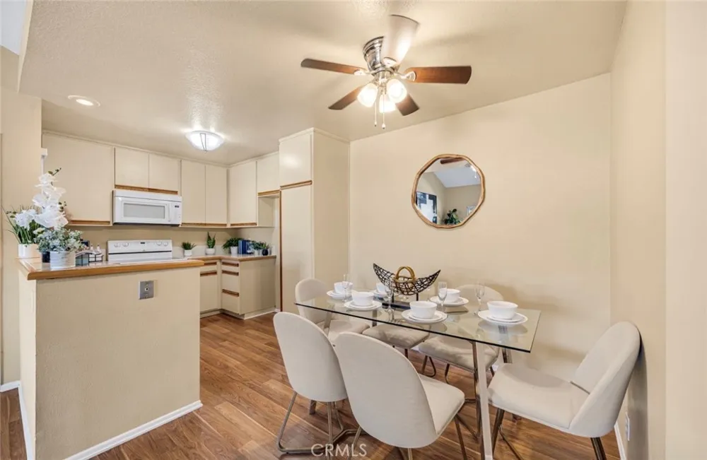 27618 Susan Beth Way Unit G Saugus, CA 91350
