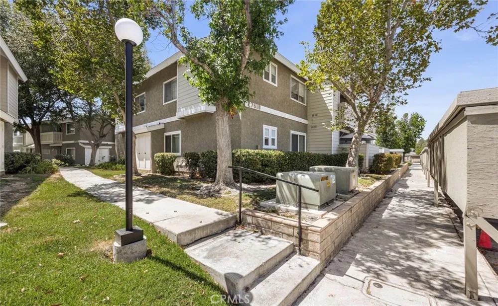 27618 Susan Beth Way Unit G Saugus, CA 91350