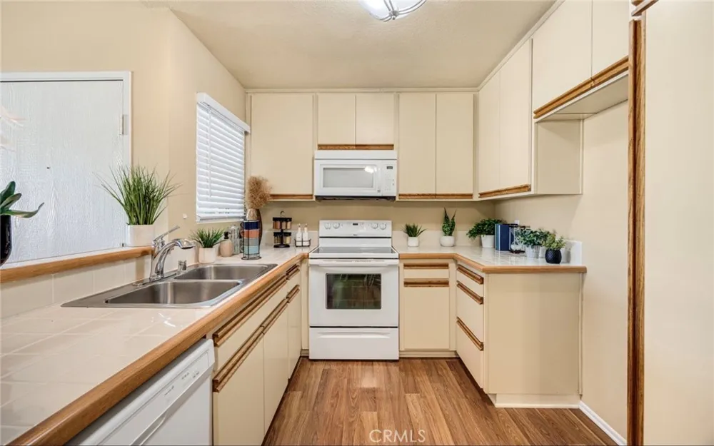 27618 Susan Beth Way Unit G Saugus, CA 91350
