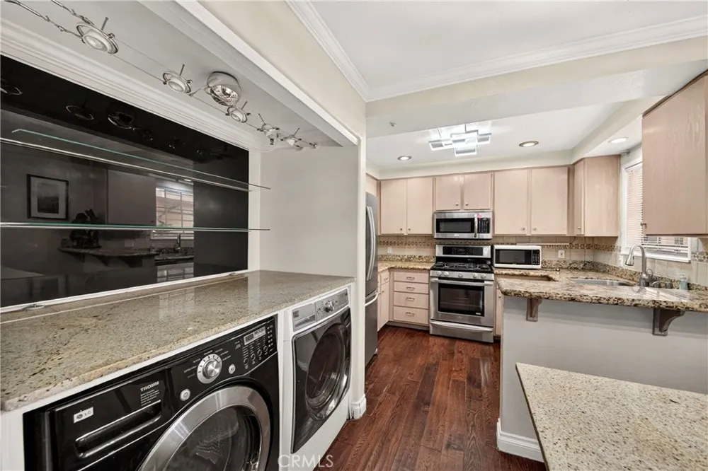 321 W. Queen St. Unit 8 Inglewood, CA 90301
