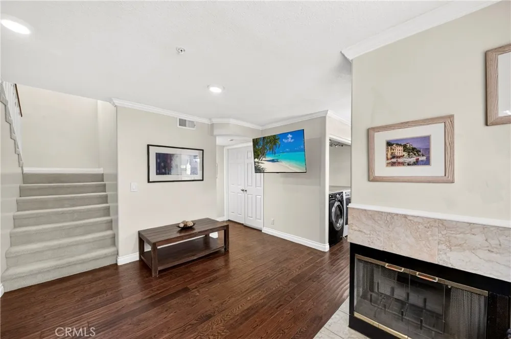321 W. Queen St. Unit 8 Inglewood, CA 90301
