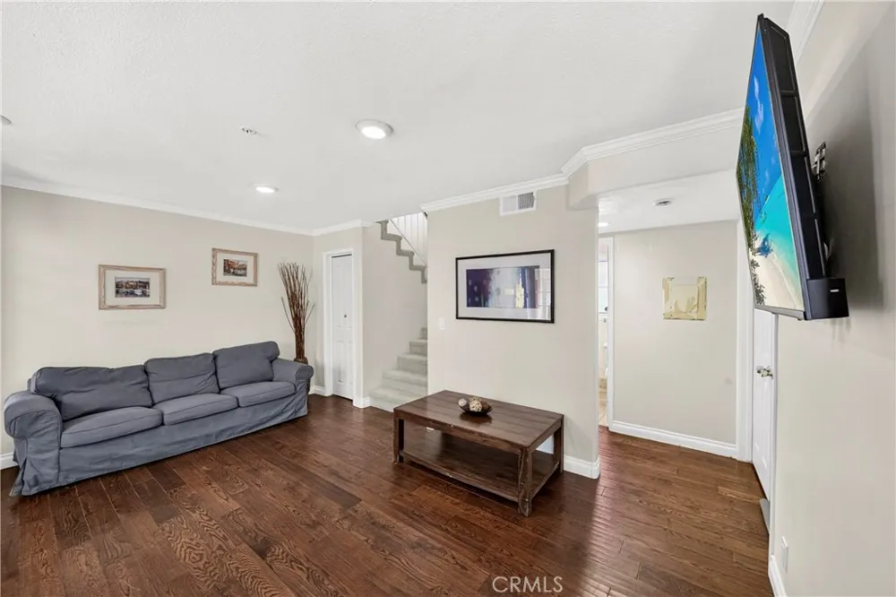 321 W. Queen St. Unit 8 Inglewood, CA 90301