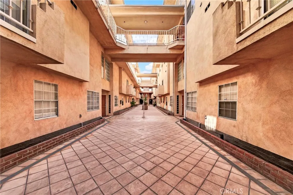 321 W. Queen St. Unit 8 Inglewood, CA 90301