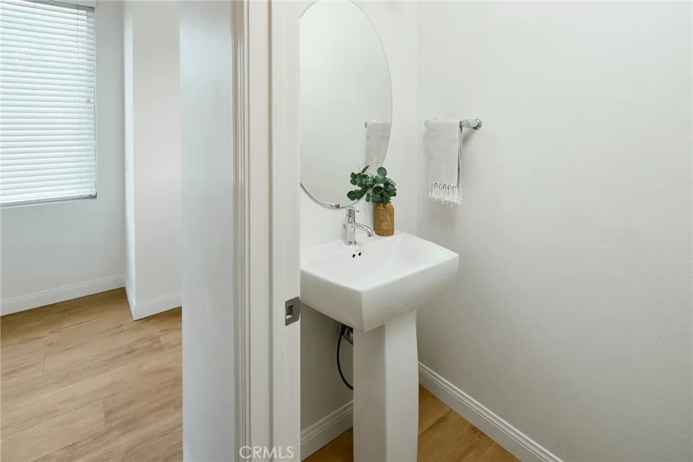 5552 Coral #108 Hawthorne, CA 90250