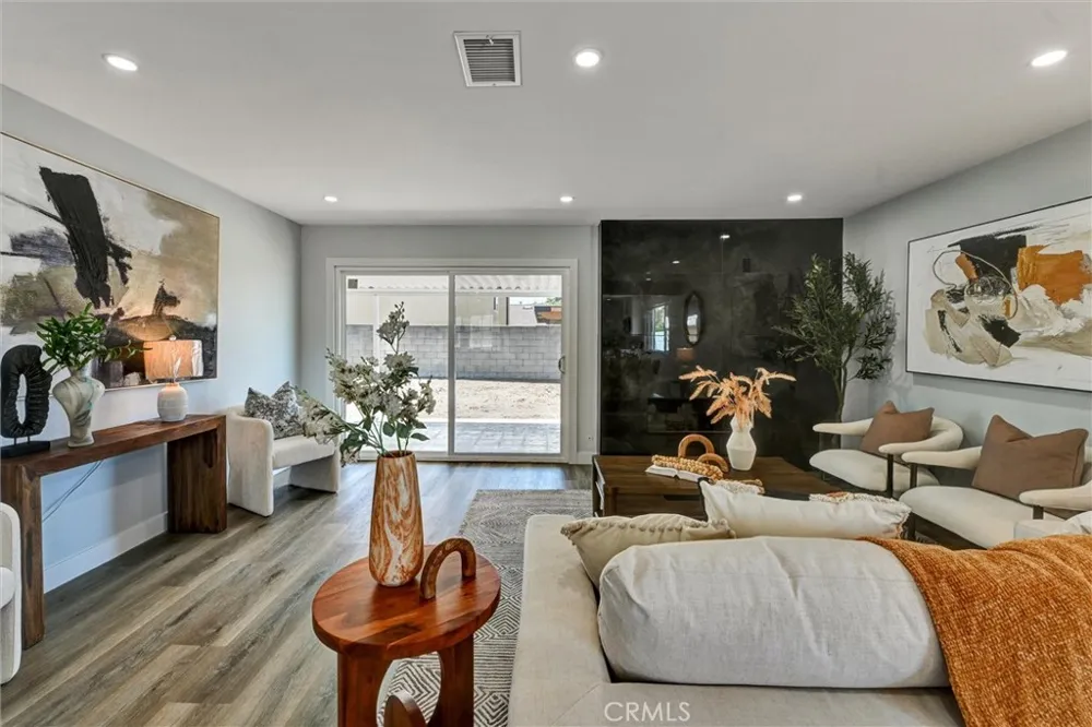 1606 E Fernrock Carson, CA 90746