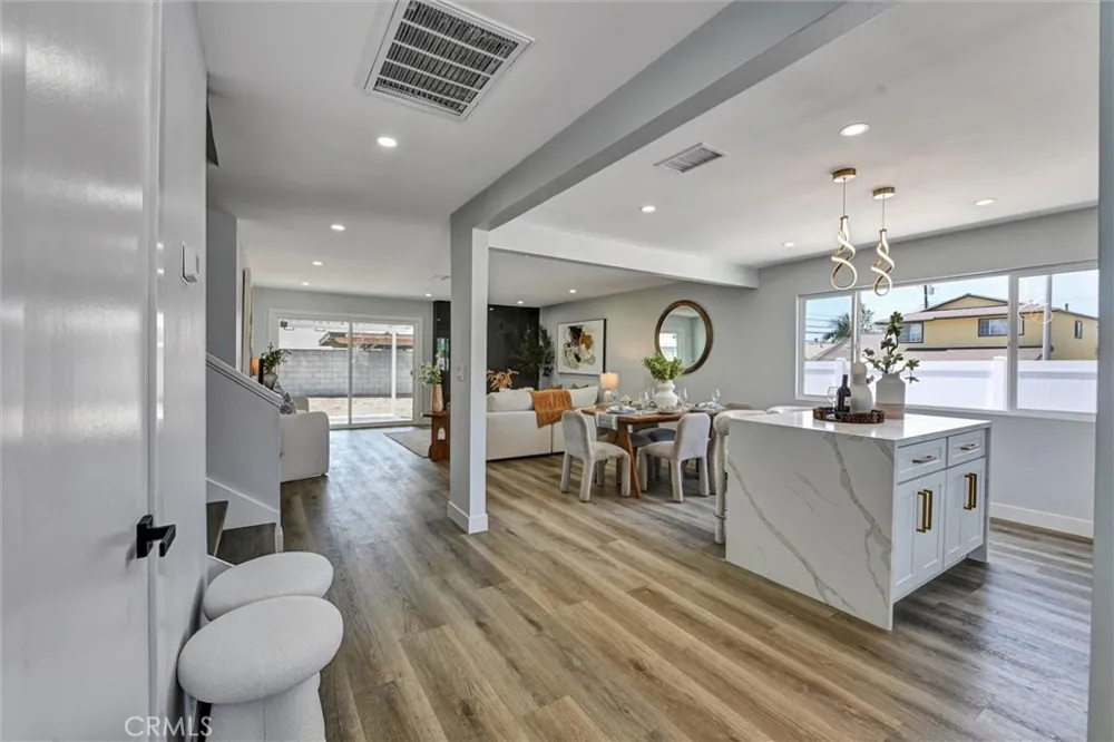 1606 E Fernrock Carson, CA 90746