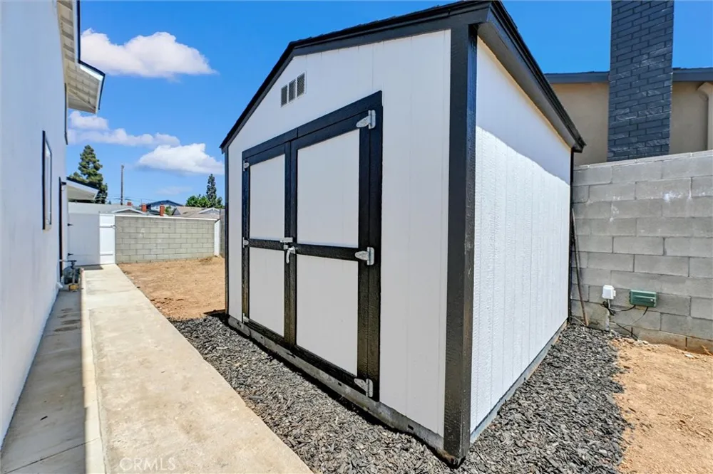 1606 E Fernrock Carson, CA 90746