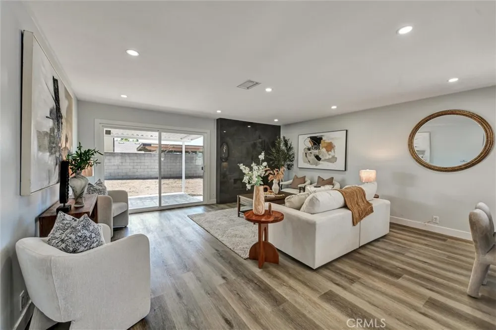 1606 E Fernrock Carson, CA 90746