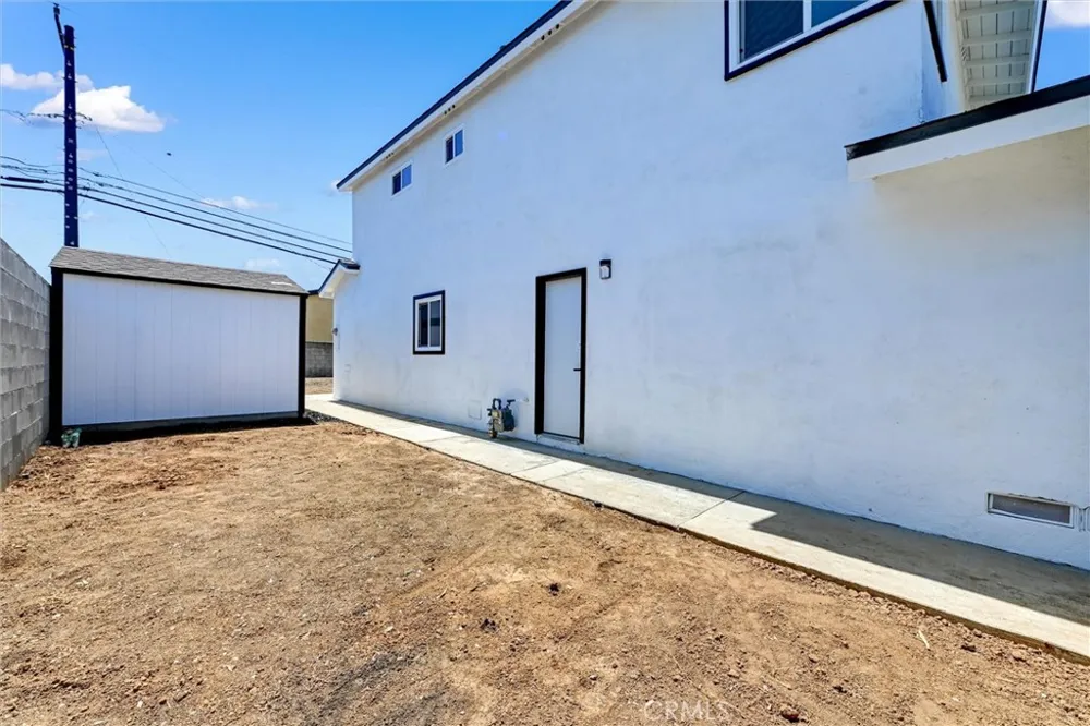 1606 E Fernrock Carson, CA 90746