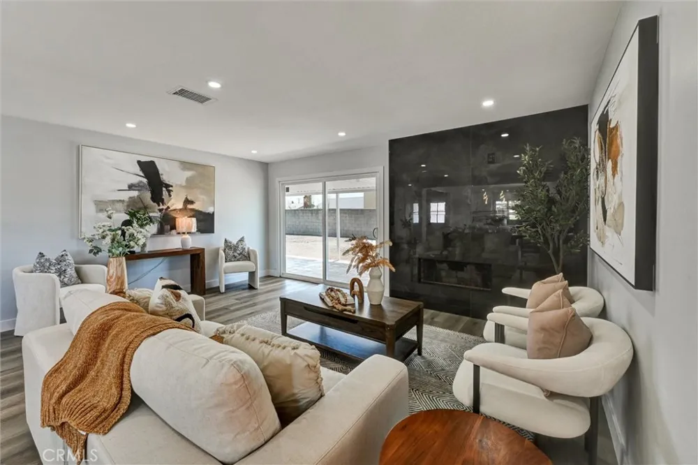 1606 E Fernrock Carson, CA 90746