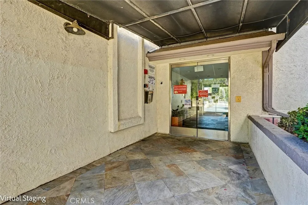 20253 Keswick #322 Winnetka, CA 91306