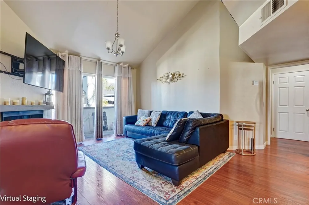 20253 Keswick #322 Winnetka, CA 91306