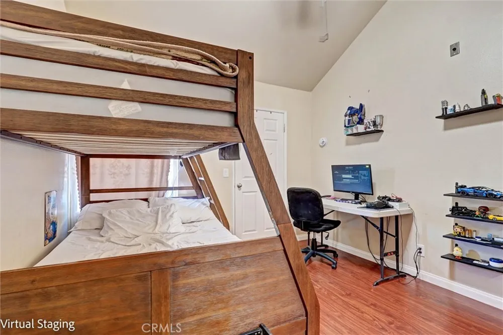 20253 Keswick #322 Winnetka, CA 91306