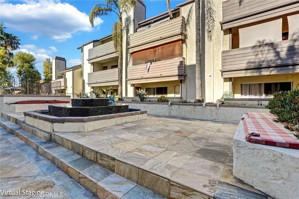20253 Keswick #322 Winnetka, CA 91306