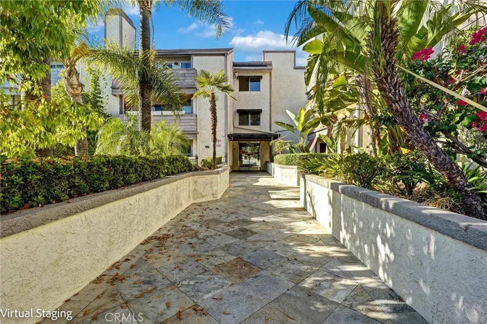 20253 Keswick #322 Winnetka, CA 91306