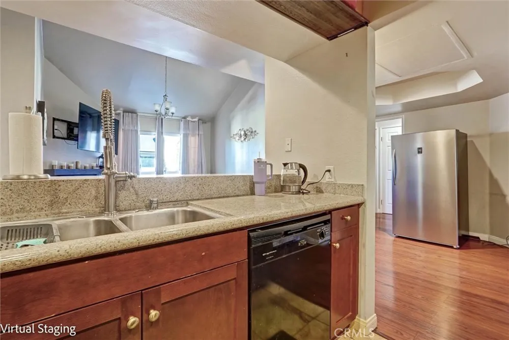 20253 Keswick #322 Winnetka, CA 91306