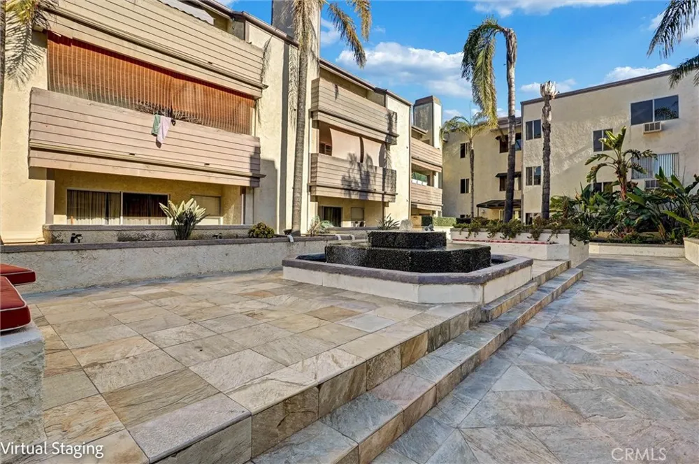 20253 Keswick #322 Winnetka, CA 91306