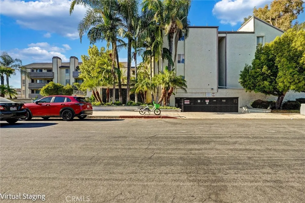 20253 Keswick #322 Winnetka, CA 91306
