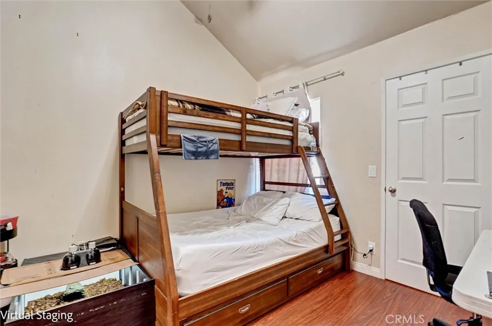 20253 Keswick #322 Winnetka, CA 91306
