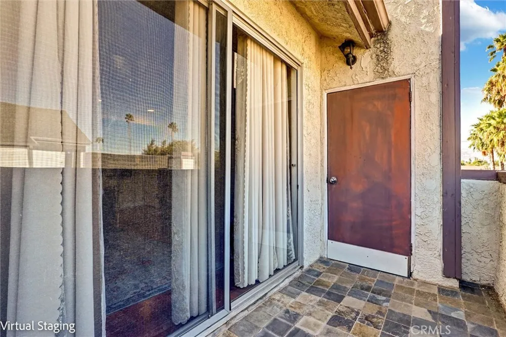 20253 Keswick #322 Winnetka, CA 91306