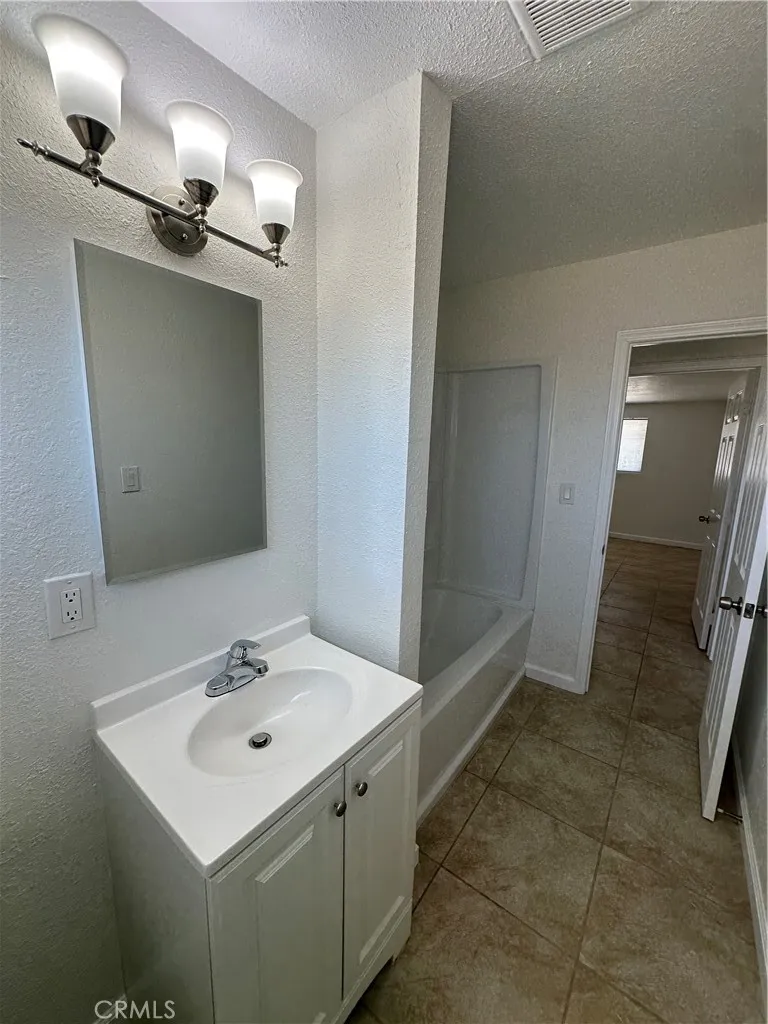20336 87th California City, CA 93505