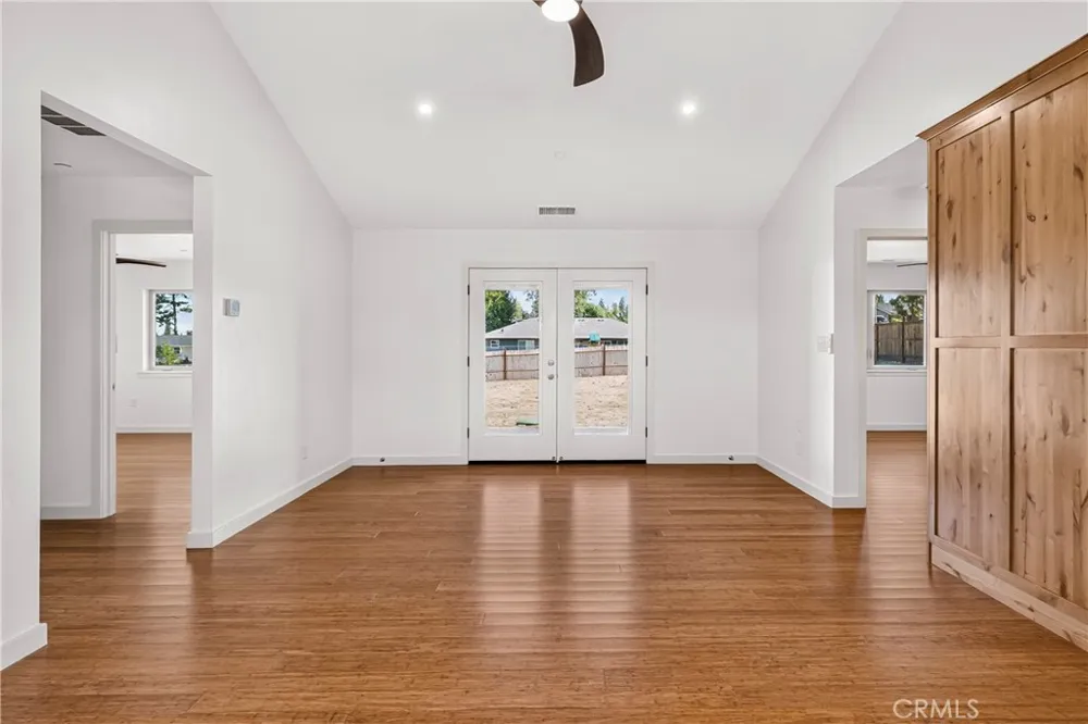 527 Crestwood Paradise, CA 95969