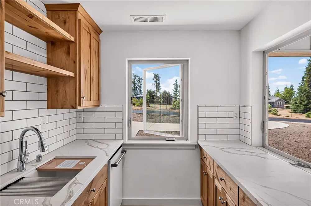 527 Crestwood Paradise, CA 95969