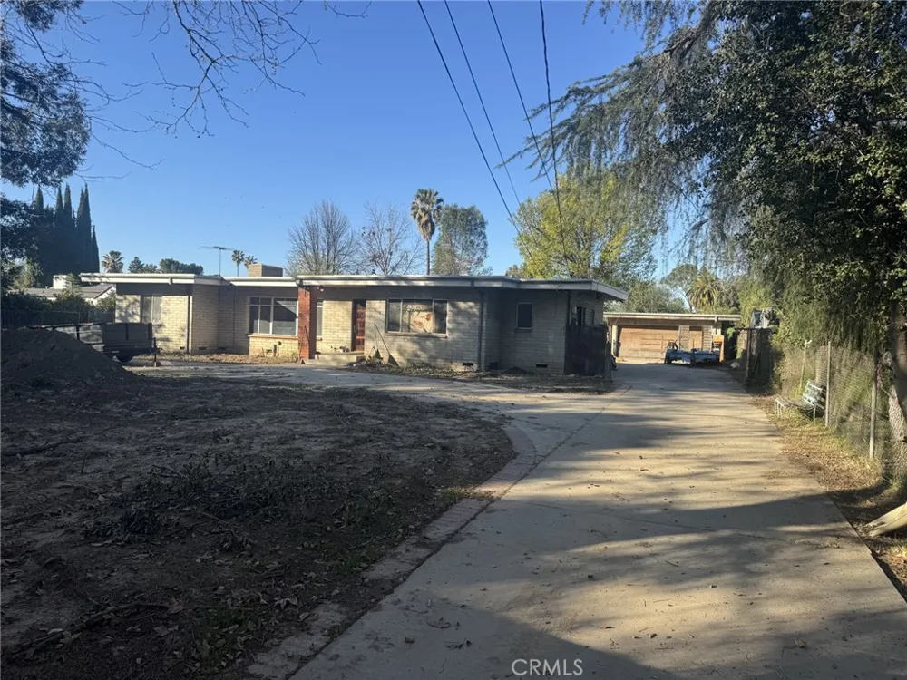 17545 Community Street Northridge, CA 91325