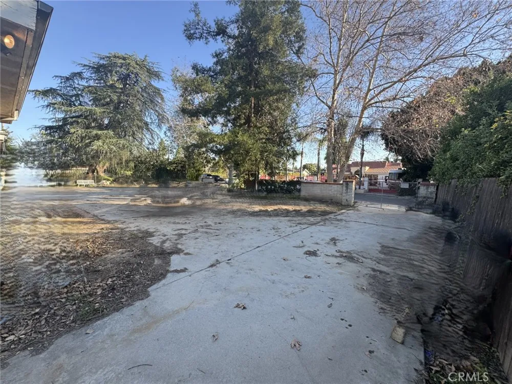 17545 Community Street Northridge, CA 91325