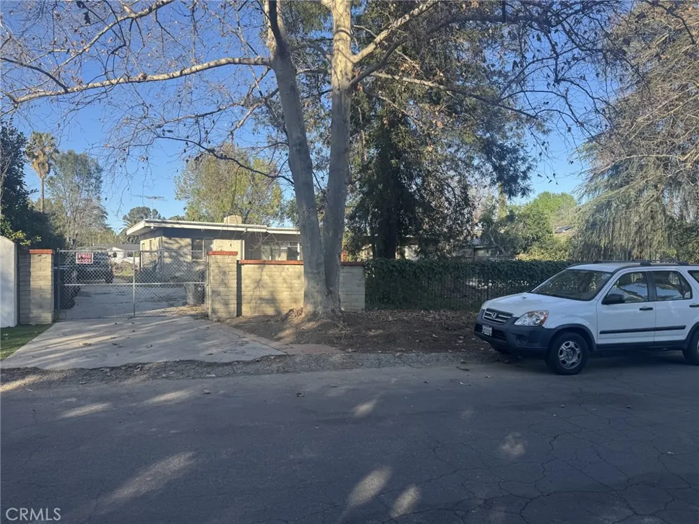 17545 Community Street Northridge, CA 91325