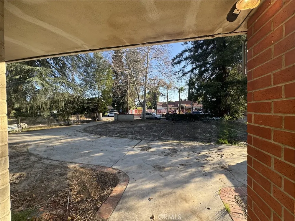 17545 Community Street Northridge, CA 91325