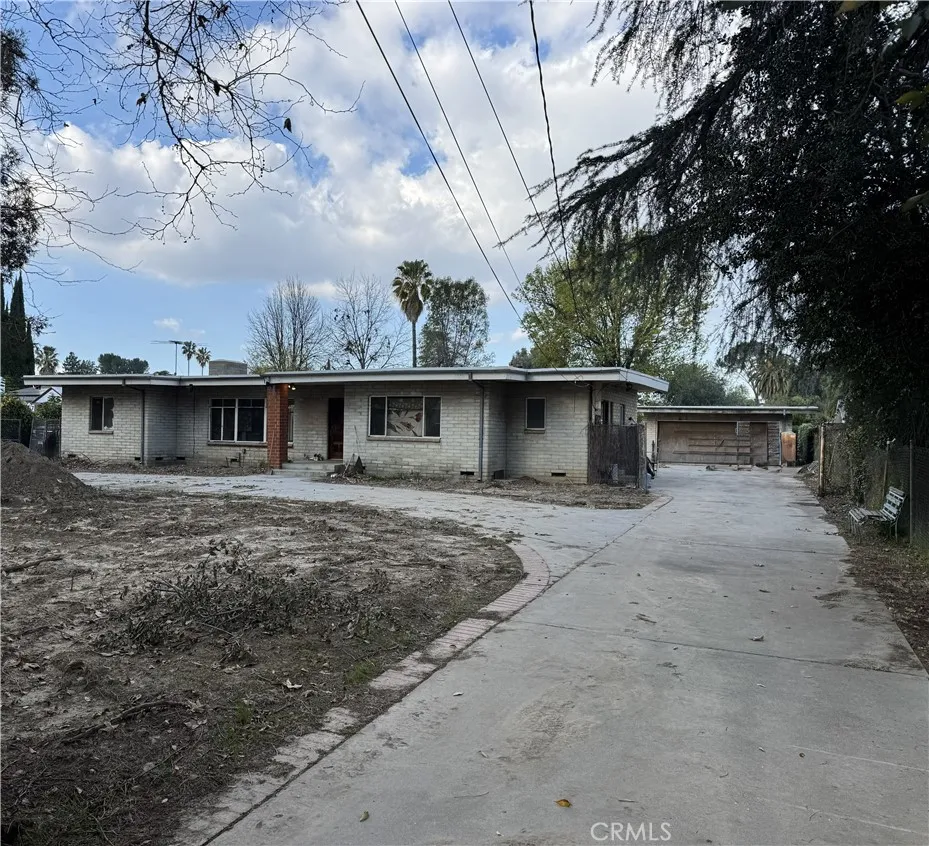 17545 Community Street Northridge, CA 91325