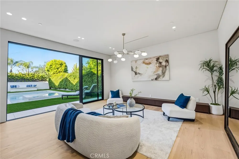4900 Valjean Encino, CA 91436