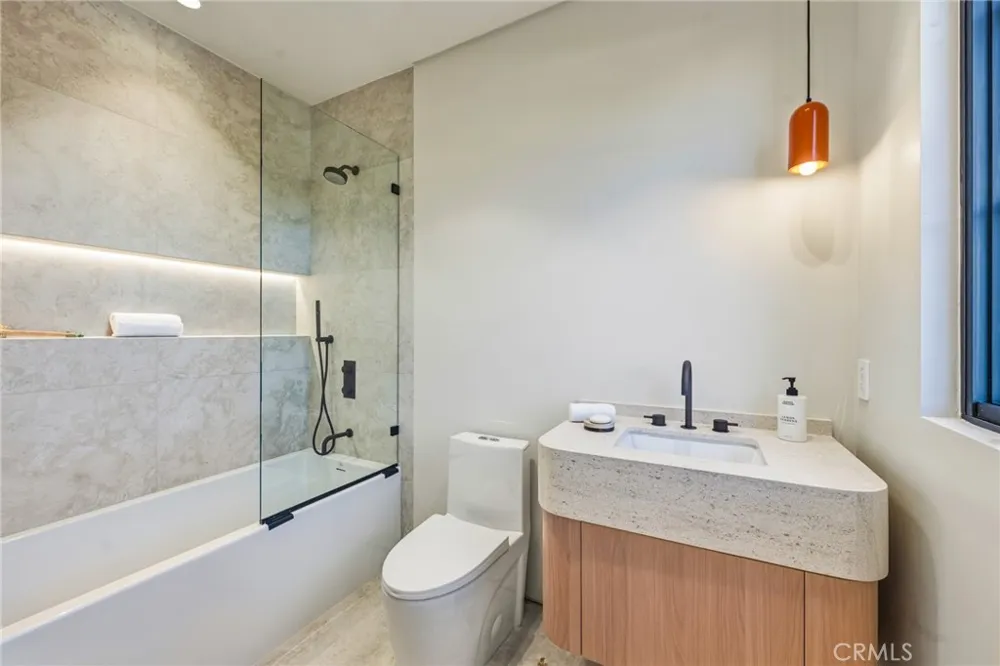 4900 Valjean Encino, CA 91436