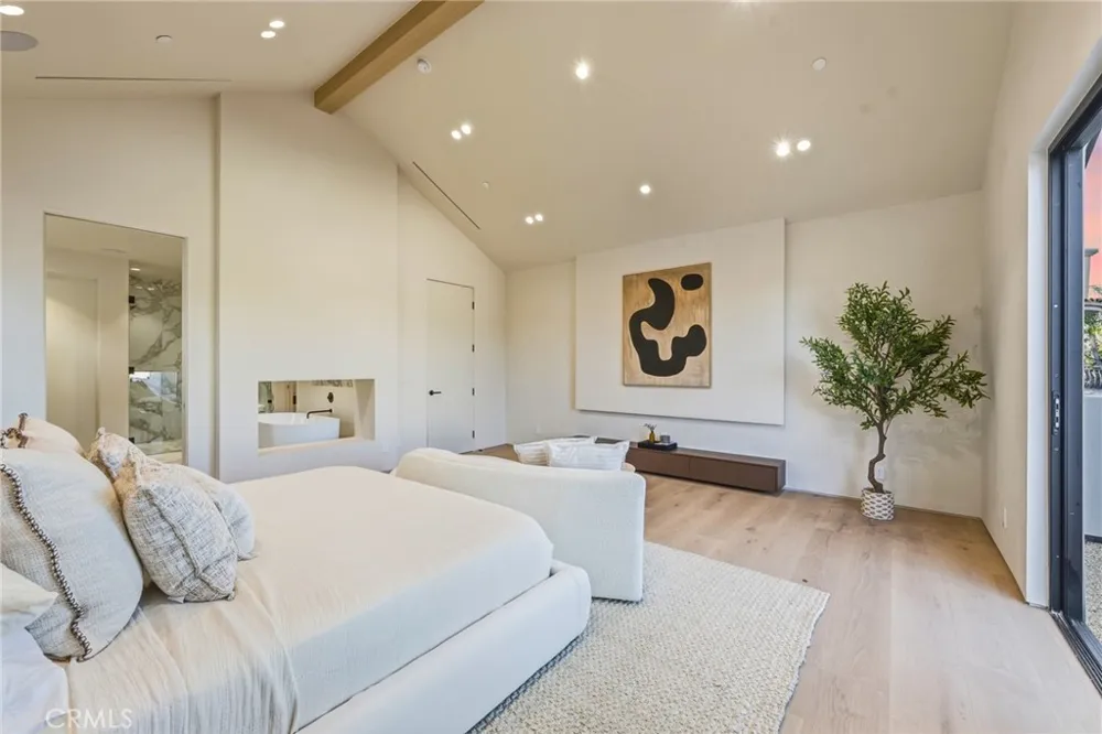 4900 Valjean Encino, CA 91436