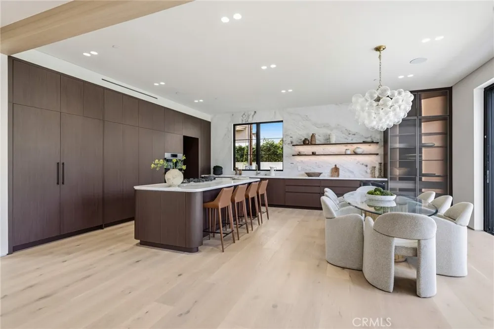 4900 Valjean Encino, CA 91436