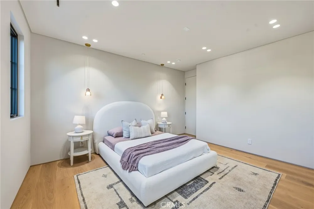 4900 Valjean Encino, CA 91436