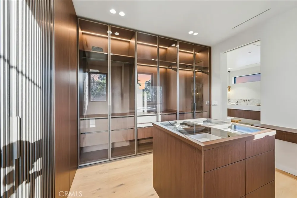 4900 Valjean Encino, CA 91436