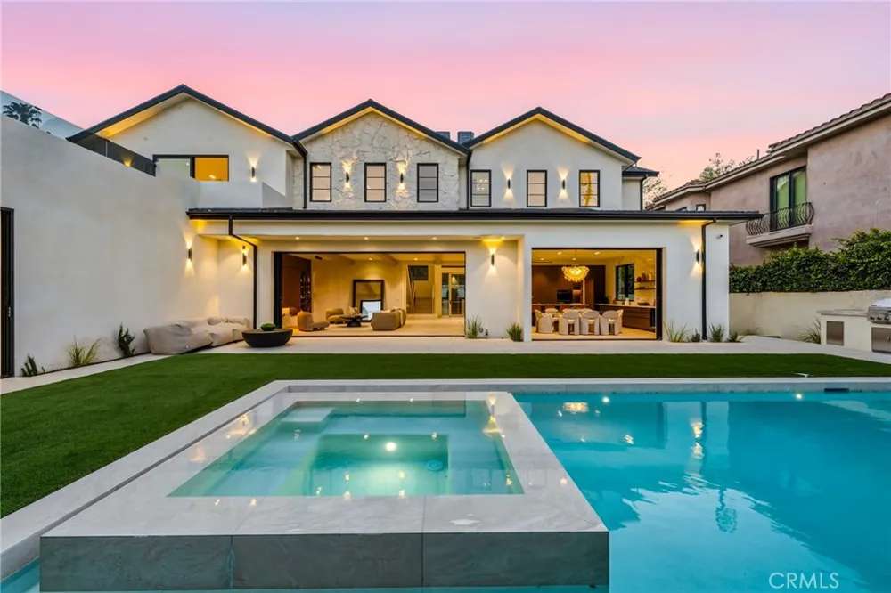 4900 Valjean Encino, CA 91436