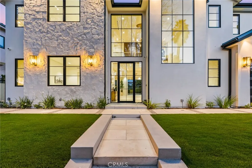 4900 Valjean Encino, CA 91436